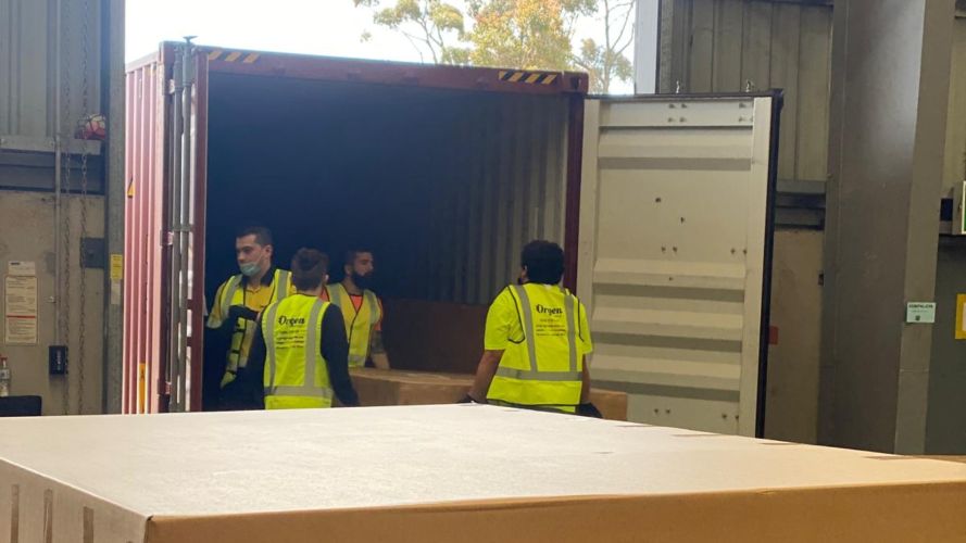 Efficient Container Loading and Unloading Services (4)