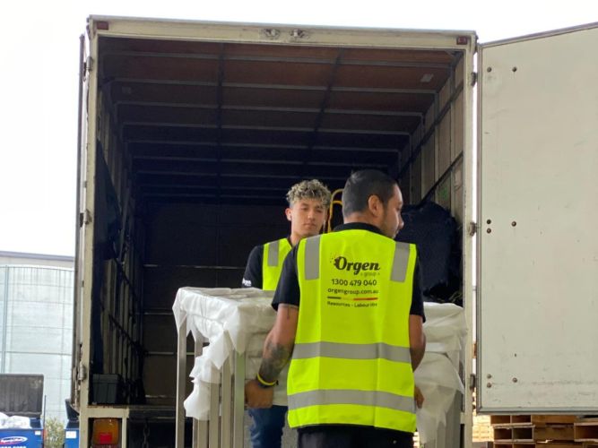 Efficient Container Loading and Unloading Services (5)